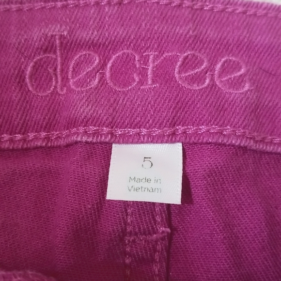 Size 5 Decree Distressed Pink Jean Shorts - Picture 3 of 4